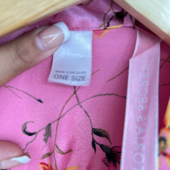 Victoria's Secret Pink Raspberry Floral One Size Satin Robe - Picture 4 of 7